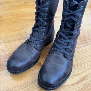 Bullboxer Trasos. Combat-inspired men's leather boots